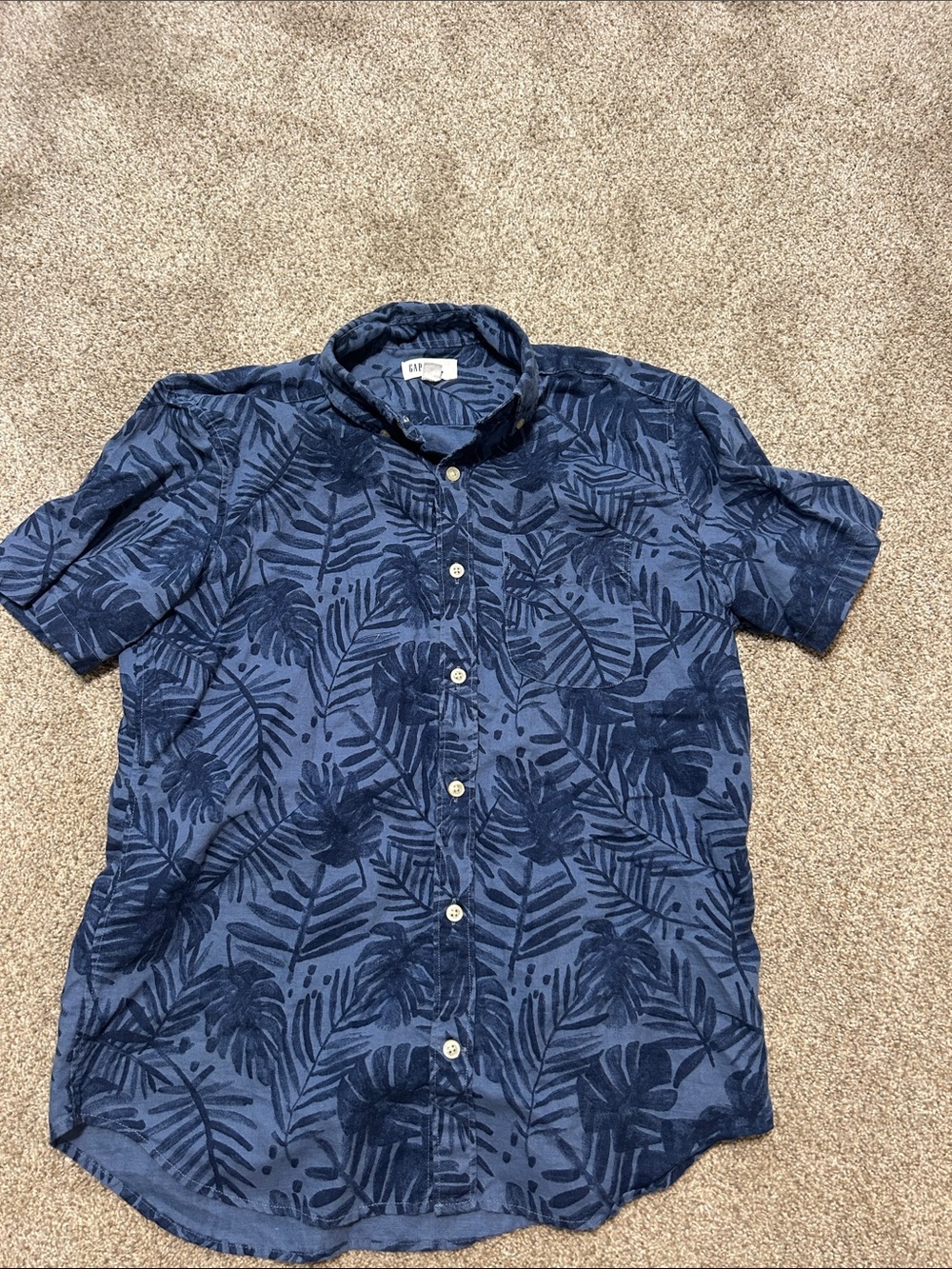 GAP Men's Blue Tropical Print Short-Sleeve Button-Down Shirt